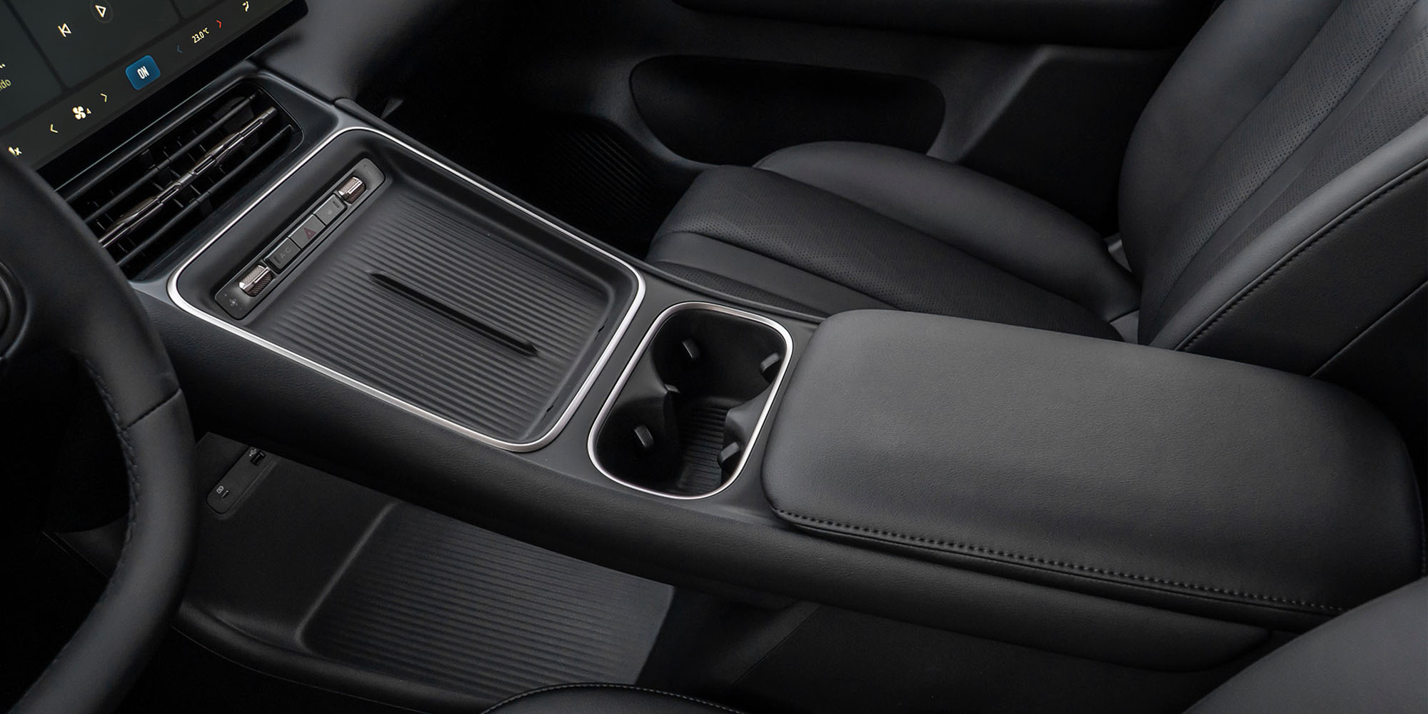 Consola central con portavasos de la Chevrolet Captiva EV